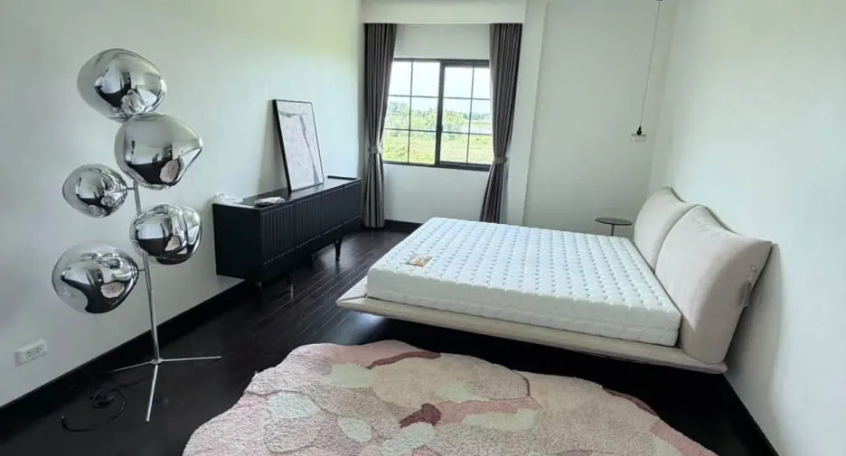 Haus zur Miete mit 5 Zimmer in Khlong Sam Wa, Bangkok
