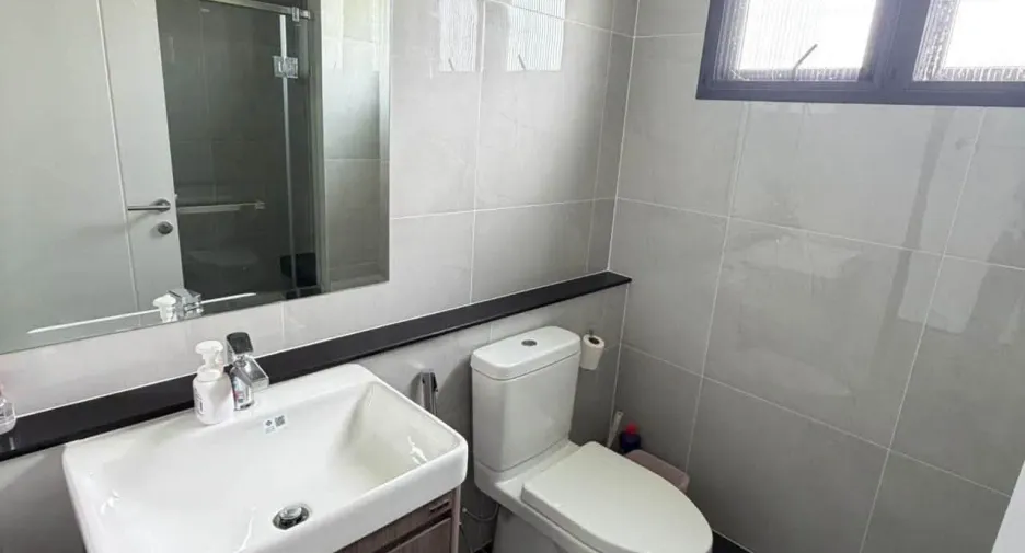 Haus zur Miete mit 5 Zimmer in Khlong Sam Wa, Bangkok