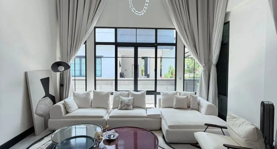 Haus zur Miete mit 5 Zimmer in Khlong Sam Wa, Bangkok