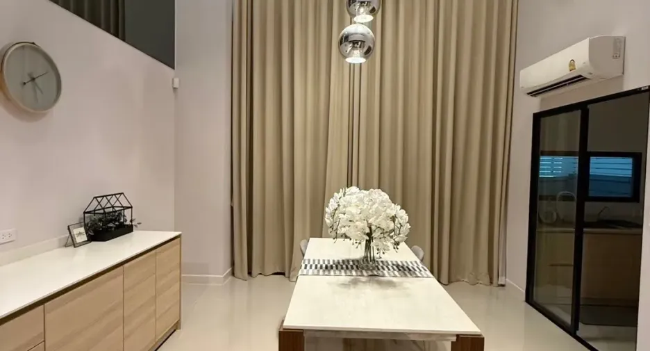 Haus zum Kauf und zur Miete mit 3 Zimmer in Saphan Sung, Bangkok