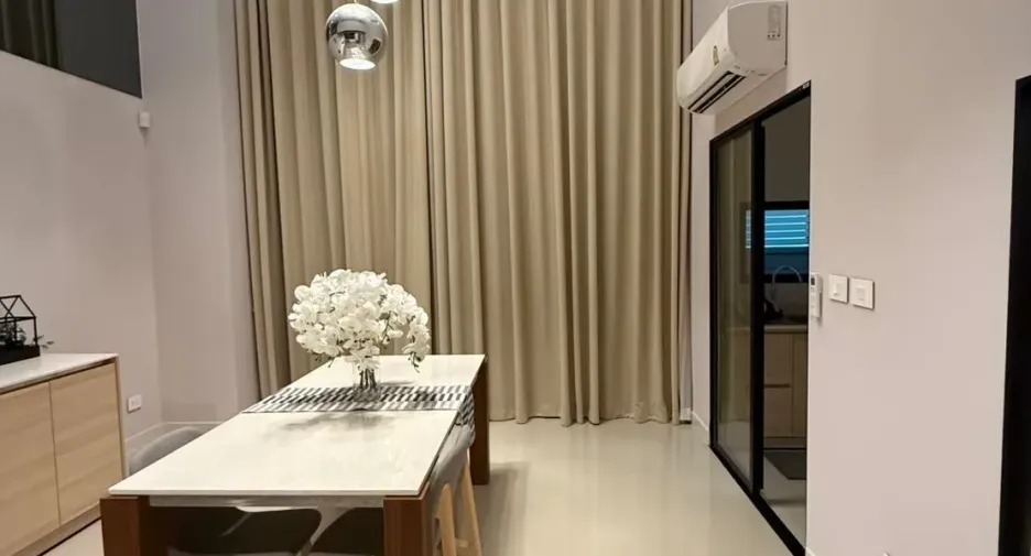 Haus zum Kauf und zur Miete mit 3 Zimmer in Saphan Sung, Bangkok