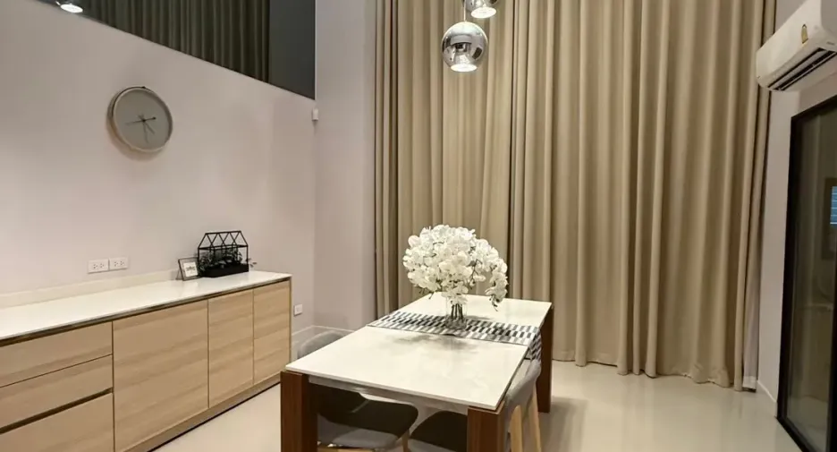 Haus zum Kauf und zur Miete mit 3 Zimmer in Saphan Sung, Bangkok