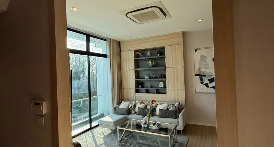 Haus zum Kauf und zur Miete mit 3 Zimmer in Saphan Sung, Bangkok