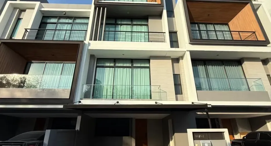 Haus zum Kauf und zur Miete mit 3 Zimmer in Saphan Sung, Bangkok