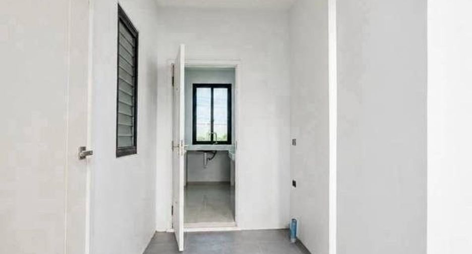 For sale 5 bedrooms house in Bang Phli, Samut Prakan