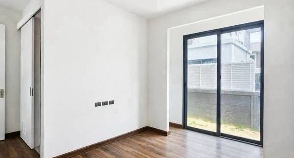 For sale 5 bedrooms house in Bang Phli, Samut Prakan