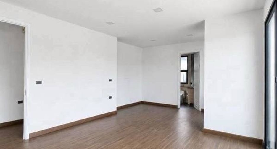 For sale 5 bedrooms house in Bang Phli, Samut Prakan