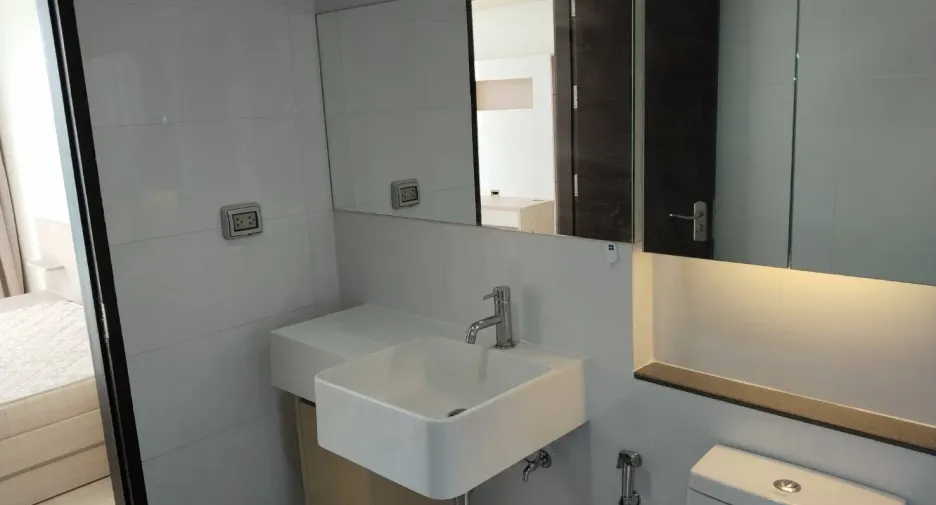 For rent 1 bed condo in Huai Khwang, Bangkok