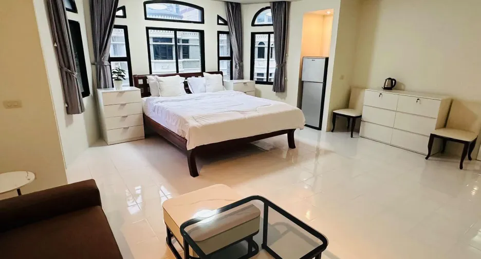 For rent 4 bedrooms townhouse in Watthana, Bangkok