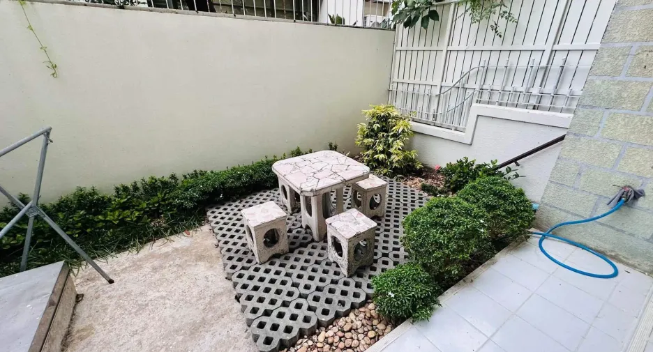 For rent 4 bedrooms townhouse in Watthana, Bangkok