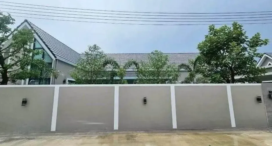 For sale and for rent 3 bedrooms villa in Bang Lamung, Chonburi