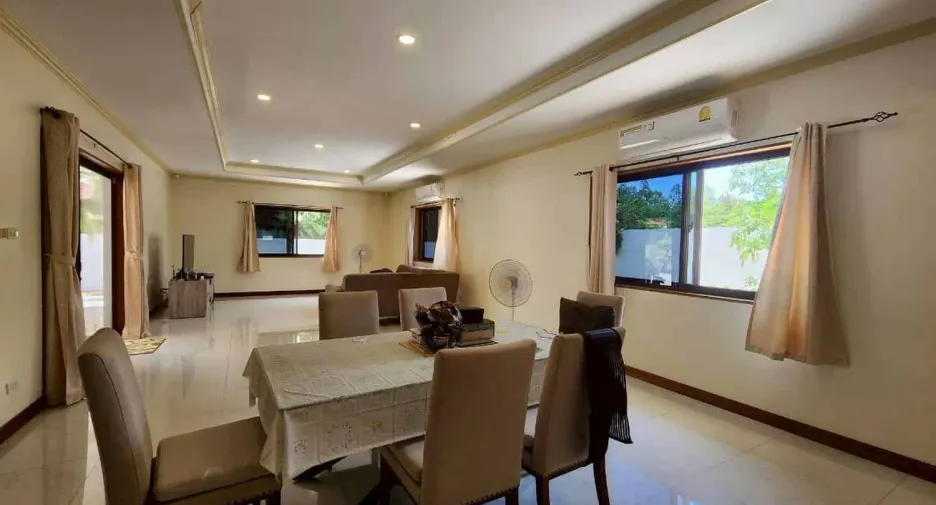 For sale 4 bedrooms villa in Hua Hin, Prachuap Khiri Khan