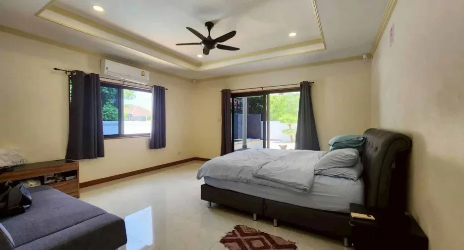 For sale 4 bedrooms villa in Hua Hin, Prachuap Khiri Khan