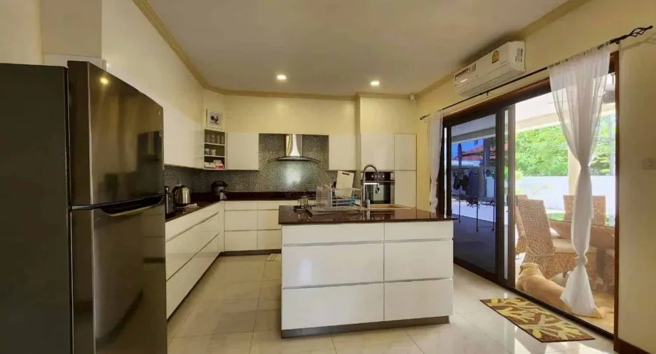 For sale 4 bedrooms villa in Hua Hin, Prachuap Khiri Khan