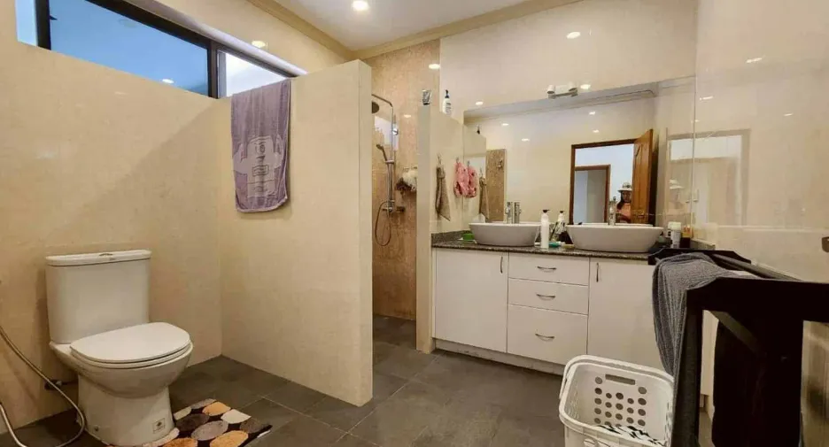 For sale 4 bedrooms villa in Hua Hin, Prachuap Khiri Khan