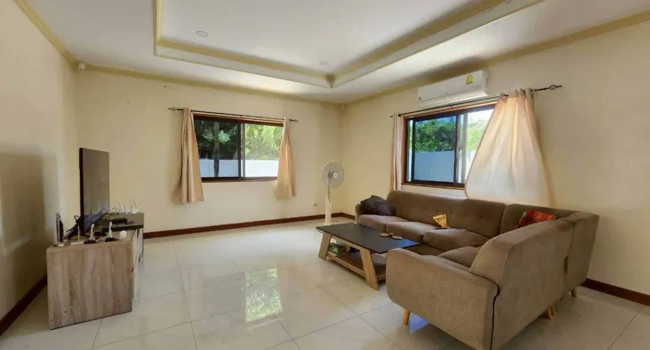 For sale 4 bedrooms villa in Hua Hin, Prachuap Khiri Khan