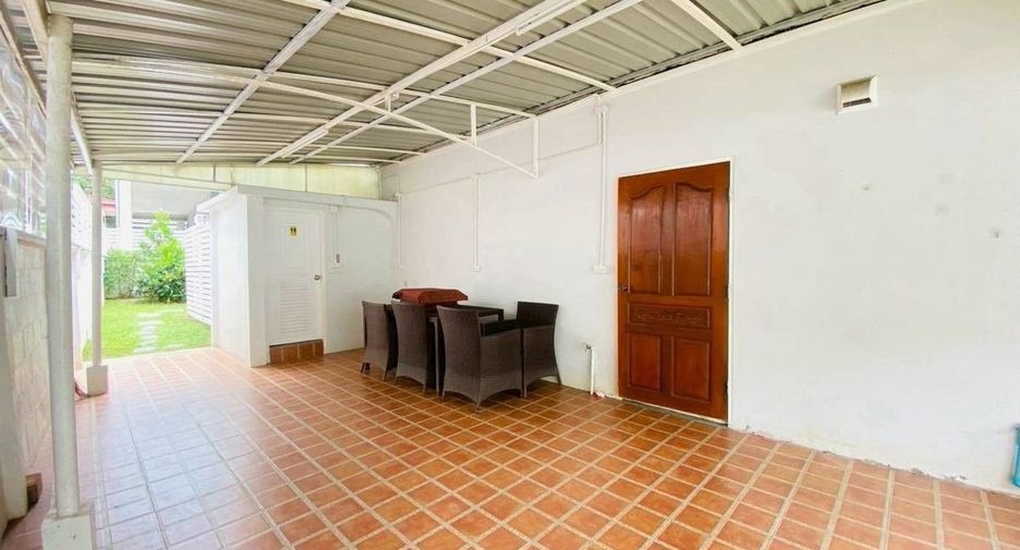 Haus zur Miete mit 5 Zimmer in Mueang Chiang Mai, Chiang Mai