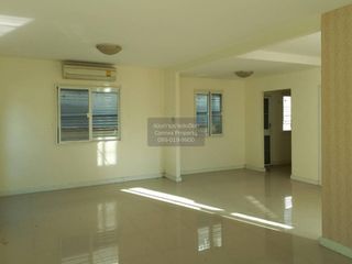 出售 3 卧室 独立屋 在 Mueang Pathum Thani, Pathum Thani
