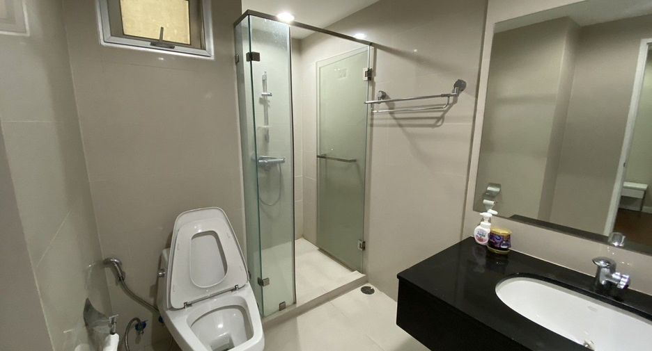 For rent and for sale 3 bedrooms condo in Huai Khwang, Bangkok