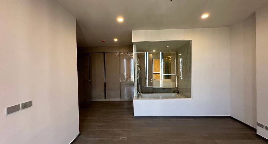 For rent 3 bedrooms condo in Khlong Toei, Bangkok