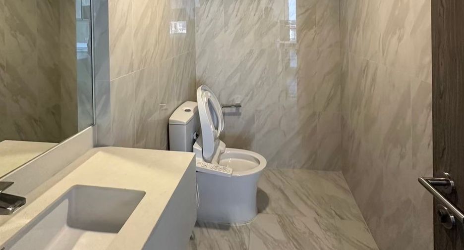 For rent 3 bedrooms condo in Khlong Toei, Bangkok
