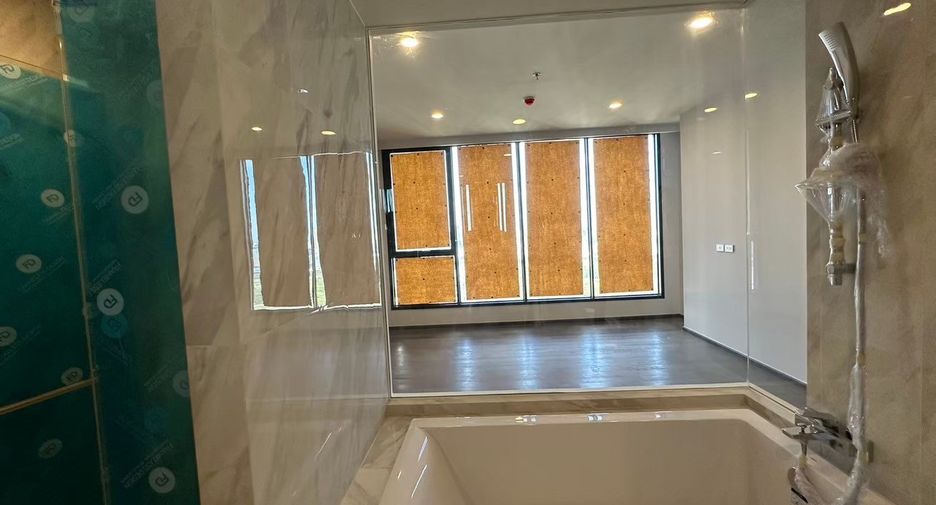 For rent 3 bedrooms condo in Khlong Toei, Bangkok