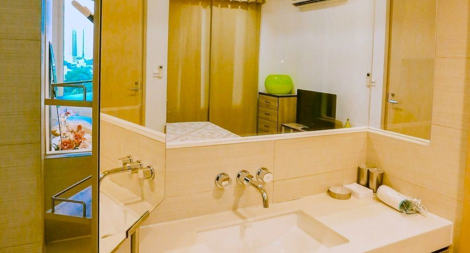 For rent 1 bed condo in Khlong Toei, Bangkok