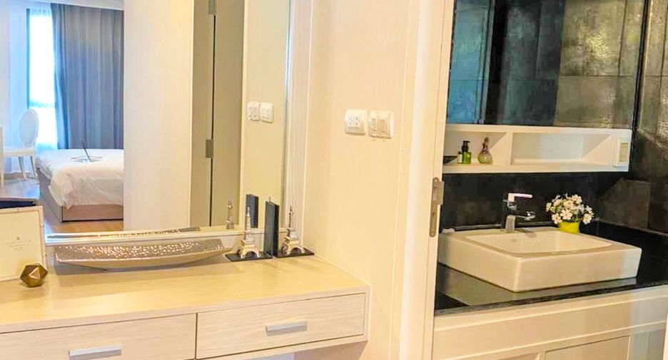 For rent 2 bedrooms condo in Watthana, Bangkok