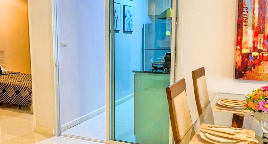 For rent 2 bedrooms condo in Watthana, Bangkok