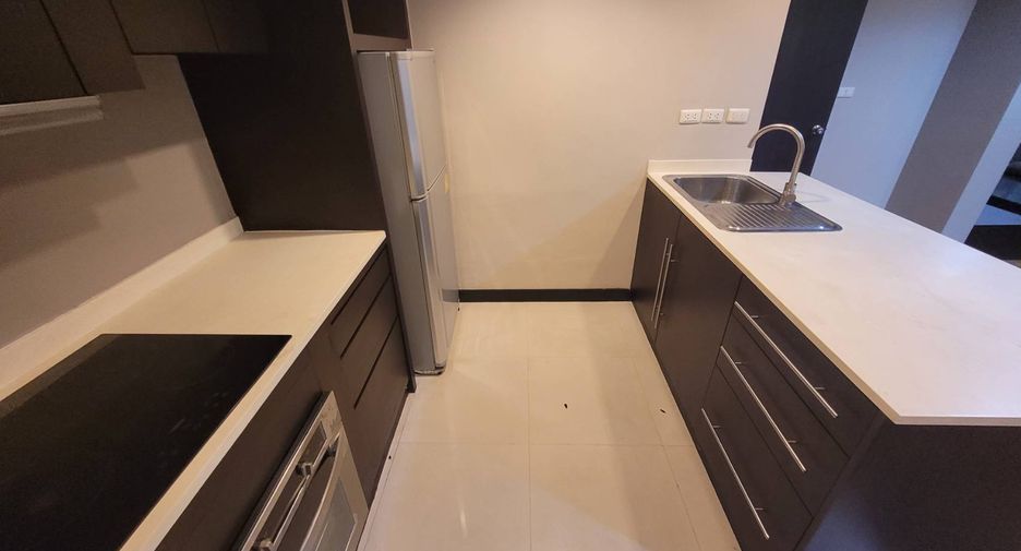 Wohnung zur Miete mit 2 Zimmer in Khlong Toei, Bangkok