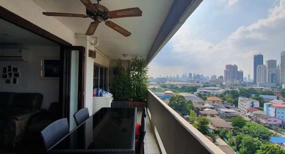 For rent 2 bedrooms condo in Khlong Toei, Bangkok