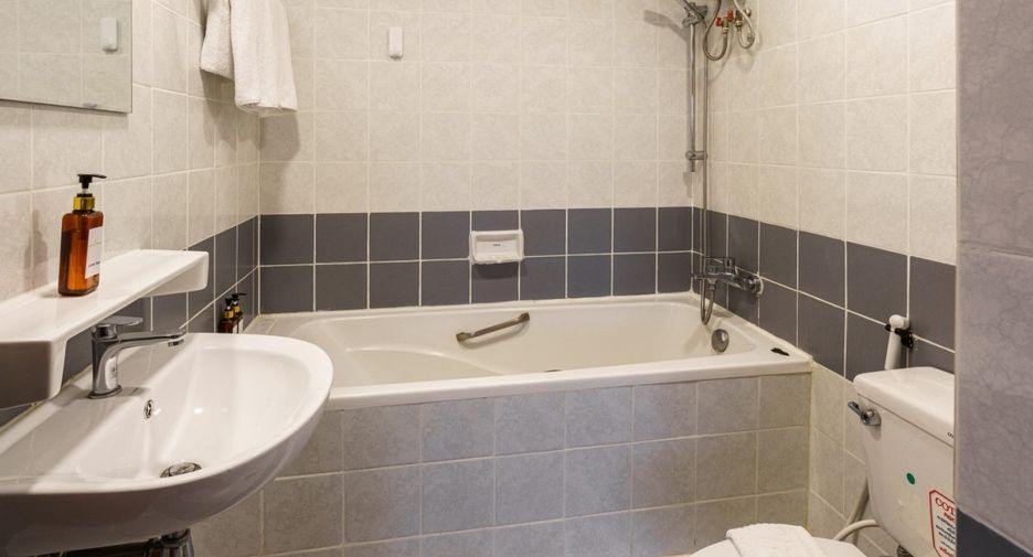 For rent 2 bedrooms condo in Watthana, Bangkok