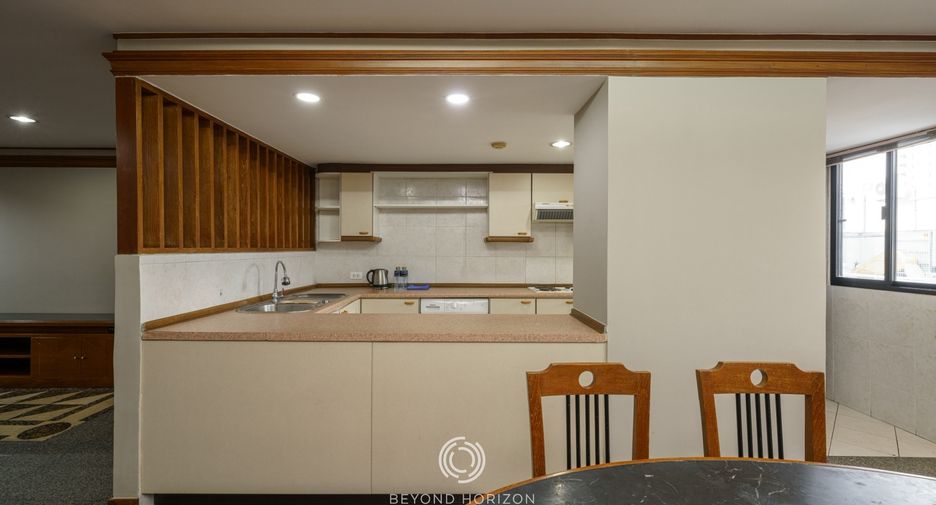 For rent 2 bedrooms condo in Watthana, Bangkok