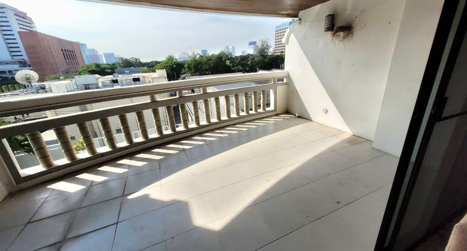 For rent 3 bedrooms condo in Pathum Wan, Bangkok
