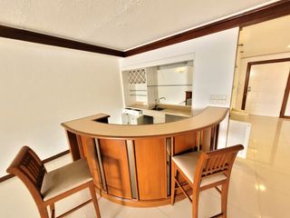 For rent 3 bedrooms condo in Pathum Wan, Bangkok