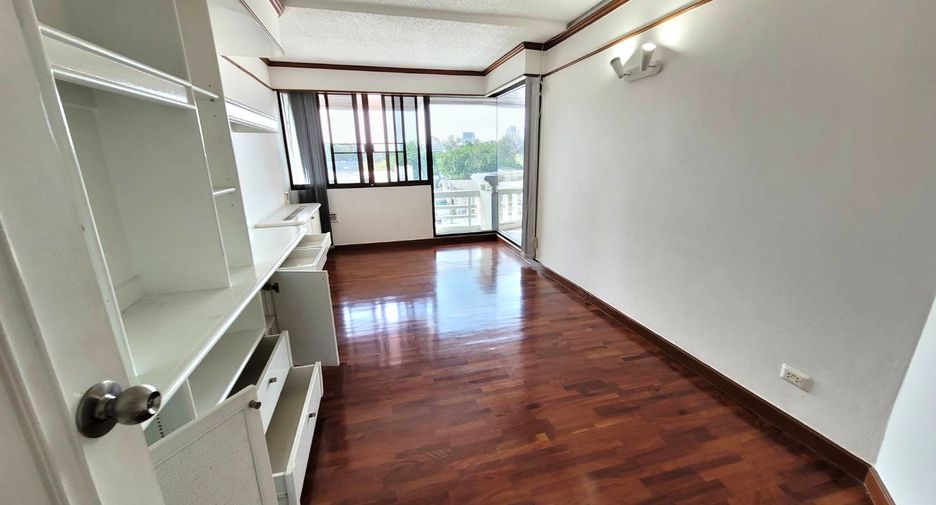 For rent 3 bedrooms condo in Pathum Wan, Bangkok