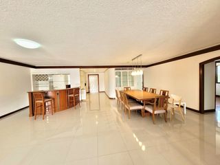 For rent 3 bedrooms condo in Pathum Wan, Bangkok