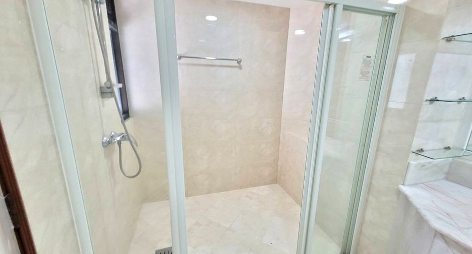 For rent 3 bedrooms condo in Pathum Wan, Bangkok