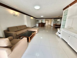 For rent 3 bedrooms condo in Pathum Wan, Bangkok