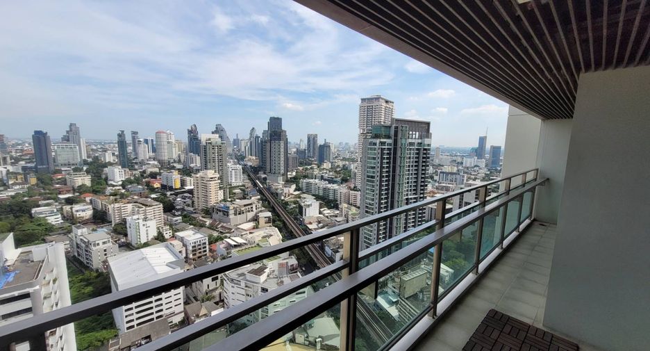 For rent 2 bedrooms condo in Khlong Toei, Bangkok