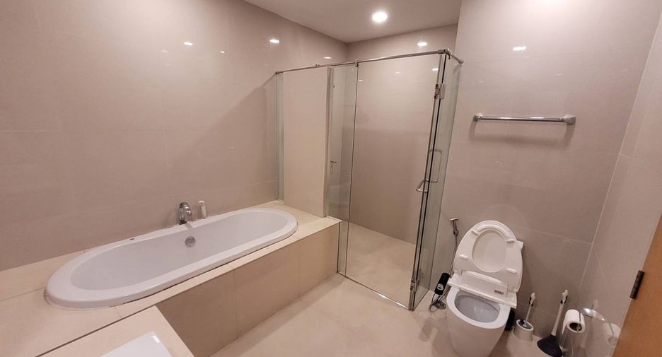 For rent 2 bedrooms condo in Khlong Toei, Bangkok