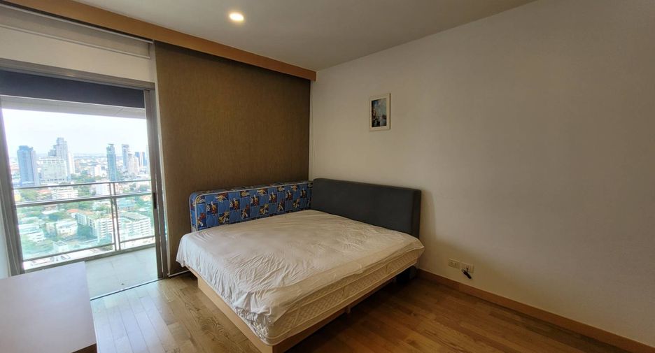 For rent 2 bedrooms condo in Khlong Toei, Bangkok