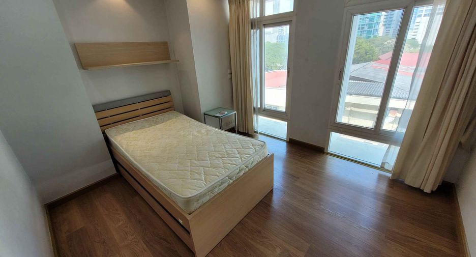 For rent 2 bedrooms condo in Watthana, Bangkok