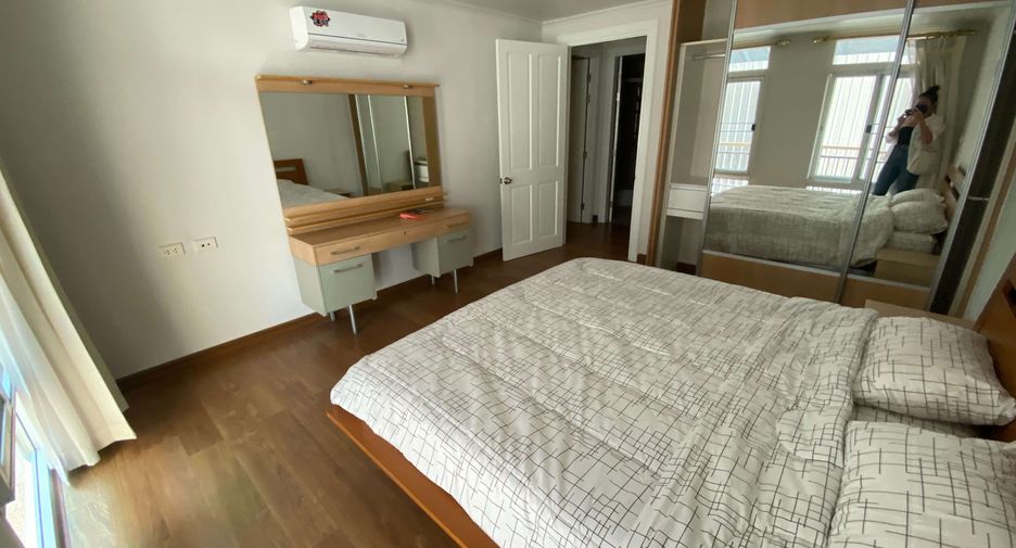 For rent 2 bedrooms condo in Watthana, Bangkok