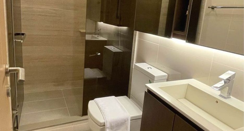 For rent そして for sale 2 ベッドルーム condo in Khlong Toei, Bangkok