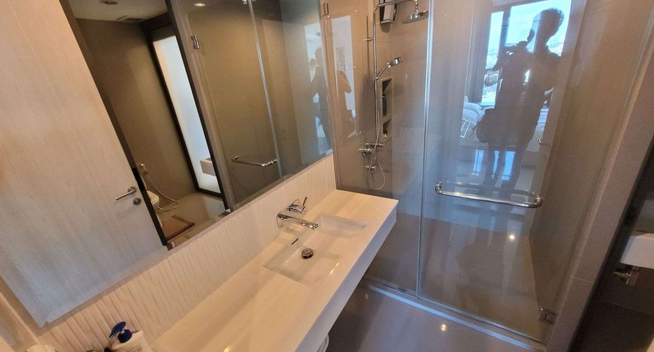 For rent and for sale 1 bed condo in Khlong Toei, Bangkok