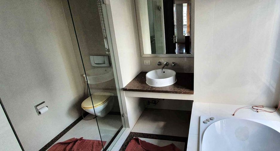 À louer 3 chambres condo à Watthana, Bangkok