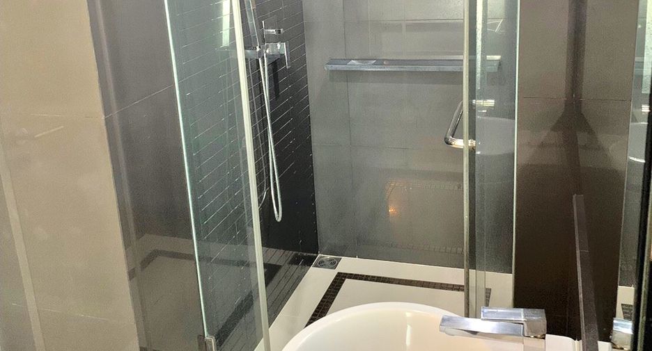 Wohnung zur Miete und zum Kauf mit 1 Zimmer in Phra Khanong, Bangkok