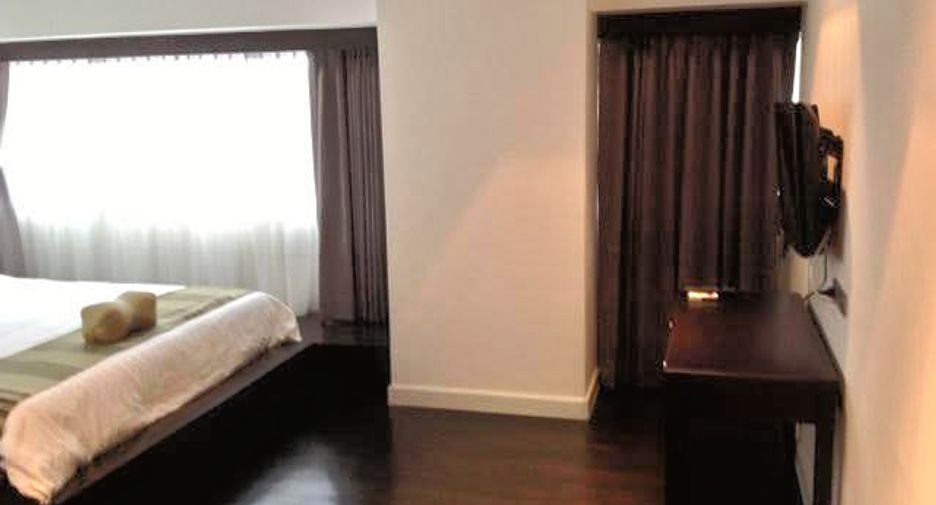 For rent 3 bedrooms condo in Khlong Toei, Bangkok