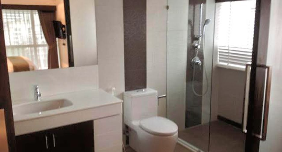 For rent 3 bedrooms condo in Khlong Toei, Bangkok